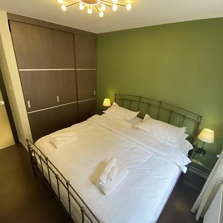 Berzenczey Apartment *